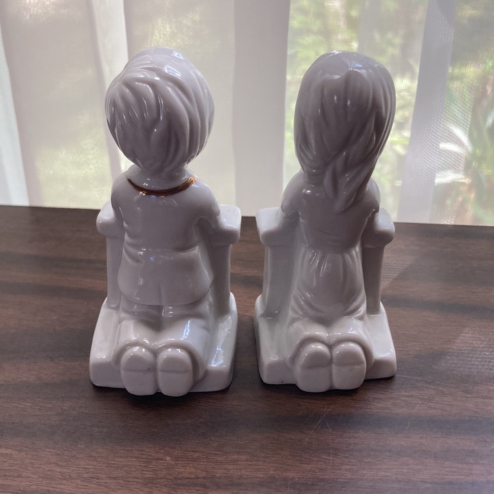 Praying pair - Picture 2 of 5